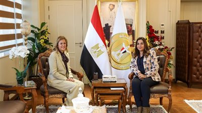 وزيرة التنمية المحلية تبحث مع المدير التنفيذى لأكاديمية التدريب التعاون المشترك