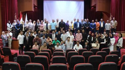 رئيس جامعة المنصورة يناقش خطة الأنشطة الطلابية للعام الجامعي الجديد