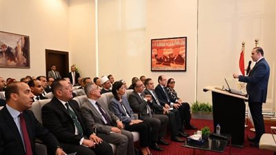 وزير الشئون النيابية يعقد اجتماعًا لتفعيل دور الاتصال السياسي بين الحكومة والبرلمان