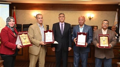 لبلوغهم سن المعاش، الجيزة تكرم عددًا من أعضاء المجلس التنفيذي السابقين