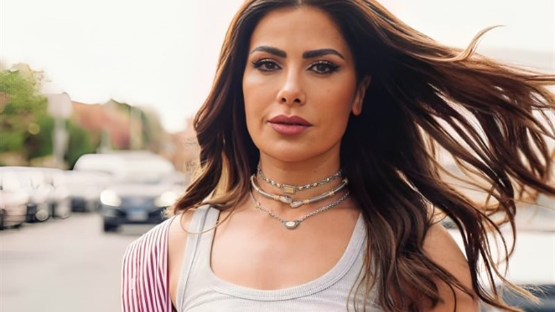 الفنانة صبا مبارك
