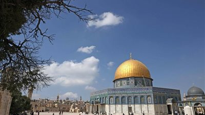 اقتحام الأقصى وغلق الحرم الإبراهيمي، الاحتلال يستفز مشاعر المسلمين