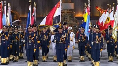 خريجو الكليات العسكرية يجرون مراسم تسليم وتسلم القيادة أمام الرئيس السيسي