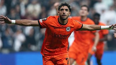 عمر مرموش يوافق على اللعب لعملاقي الدوري الإنجليزي