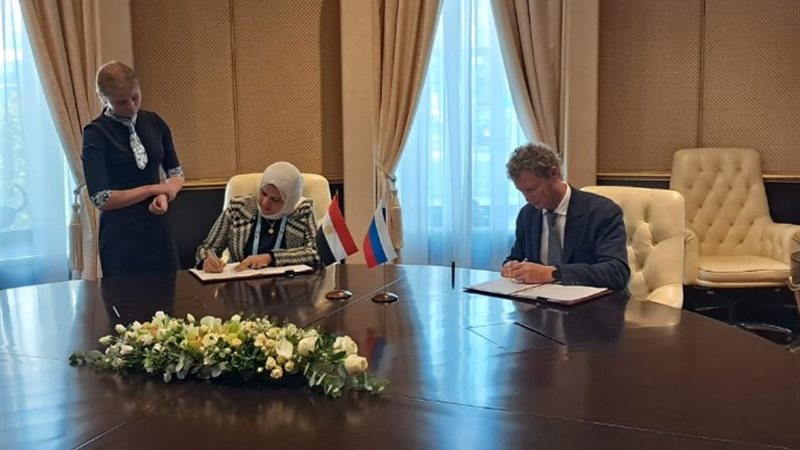 توقع مذكــرة تفاهــم