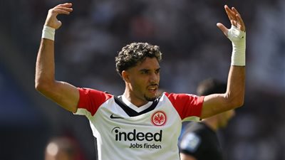 عمر مرموش يصطدم بـ هاري كين، صراع الهدافين يشتعل في الدوري الألماني
