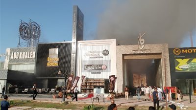 إصابة 13 شخصاً في حريق مطعم شهير بالشيخ زايد