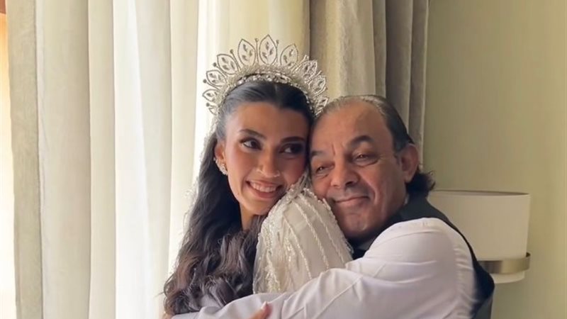 علاء مرسي وابنته