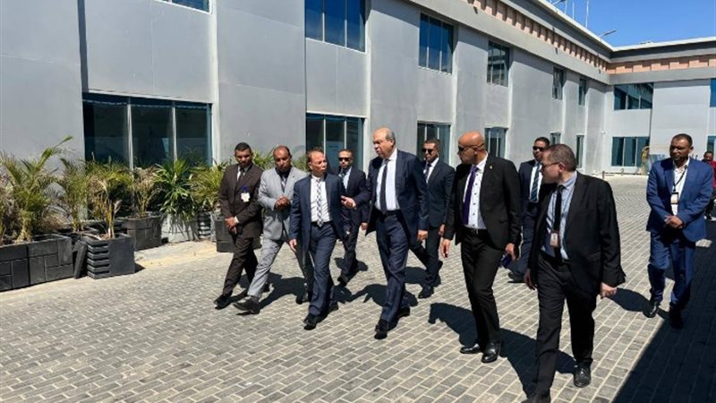 سامح الحفني وزير الطيران المدني