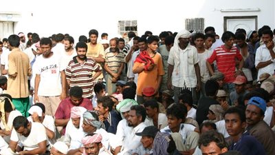 بقرار حكومي، صرف منح مالية لعمال التراحيل وغير المنتظمة (بالخطوات والرابط المباشر)