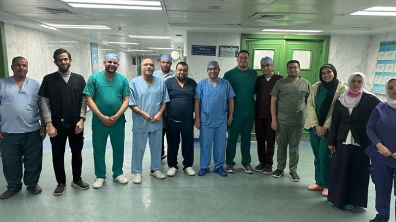 فريق الأطباء منفذ العملية
