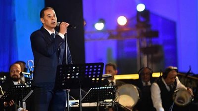 مدحت صالح يوجه رسالة للرئيس السيسي في افتتاح مهرجان الموسيقى العربية (فيديو)