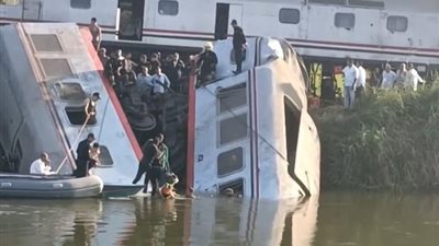 التحفظ على سائق الجرار المتسبب في حادث قطاري المنيا وخضوعه لتحليل مخدرات