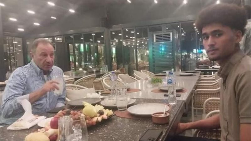 محمود الخطيب واللاعب الليبي أجويلي أنور خميس