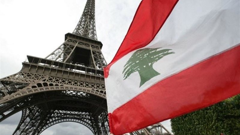 العلم اللبناني في العاصمة باريس