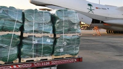 السعودية ترسل طائرة مساعدات إغاثية ثالثة إلى لبنان