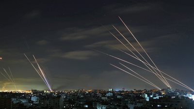 إعلام عبري: إصابة إسرائيليين اثنين إثر سقوط صواريخ من لبنان على صفد