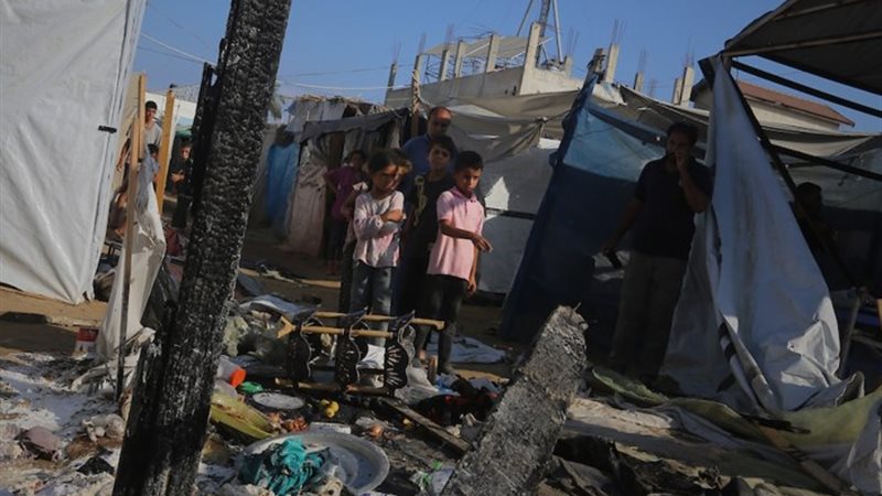 دمار خيام النازحين في مستشفى شهداء الاقصي
