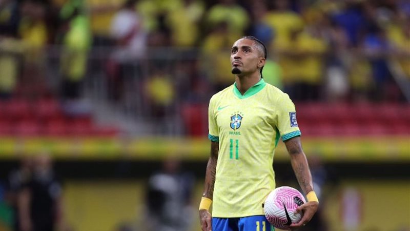 رافينيا لاعب منتخب البرازيل
