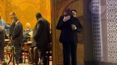 هشام جمال وعماد زيادة أول الحضور في عزاء خالة أحمد زاهر
