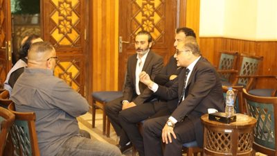 أحمد عزمي يعزي مصطفى عمار رئيس تحرير جريدة الوطن في وفاة والده