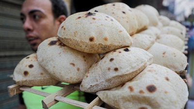 حقيقة رفع سعر رغيف الخبز المدعم بعد زيادة السولار، رد عاجل من «التموين»