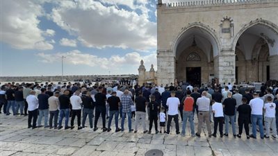 الاحتلال يمنع الفلسطينيين من صلاة الجمعة بالمسجد الأقصى