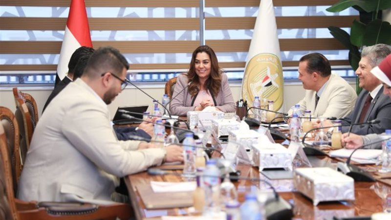 وزيرة التنمية المحلية مع وفد من جمعية رسالة للأعمال الخيرية