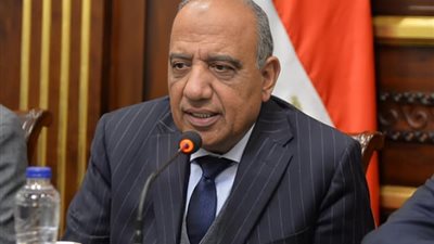 محمود عصمت: مشروع الربط الكهربائي مع اليونان أبطأ من نظيره الإيطالي