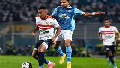 لقطة طريفة، مشجع زملكاوي يحمل طفلته على طبق من فضة بعد الفوز على بيراميدز