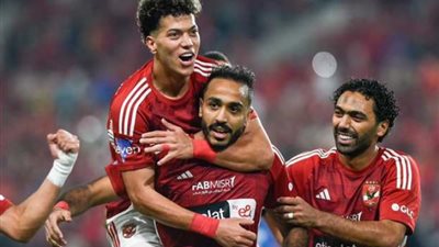 ثلاثي الأهلي الكبار يجتمعون بمحمود كهربا قبل عودته إلى القاهرة