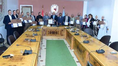 «النعماني» يكرم 16 متدربًا من المجلس الأعلى للجامعات (صور)