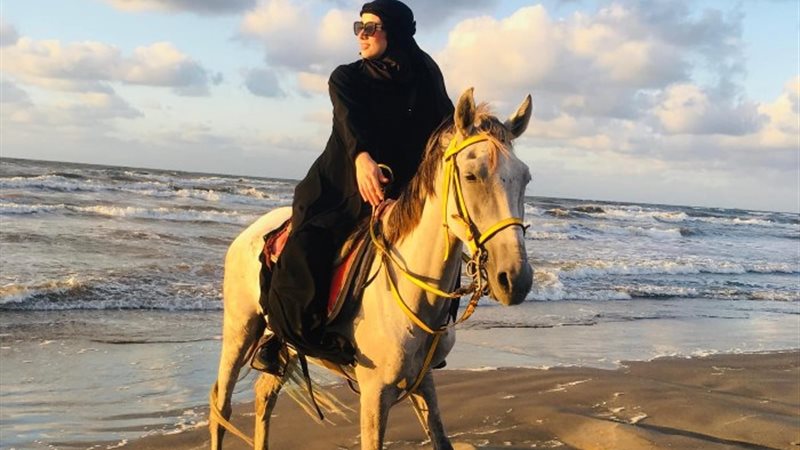 فاطمة أول منظمة لرحلات الخيل بدمياط