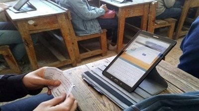 «التعليم»: تسليم أجهزة التابلت لطلاب الصف الأول الثانوي خلال أسابيع