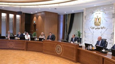 رئيس الوزراء يوجه الحكومة بتوفير السلع بالكميات والأسعار المناسبة للمواطنين
