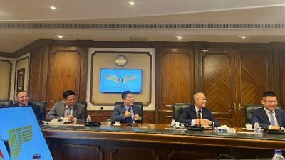 وزير الطيران يبحث مع هواوي العالمية تطوير البنية التحتية الرقمية بالمطارات