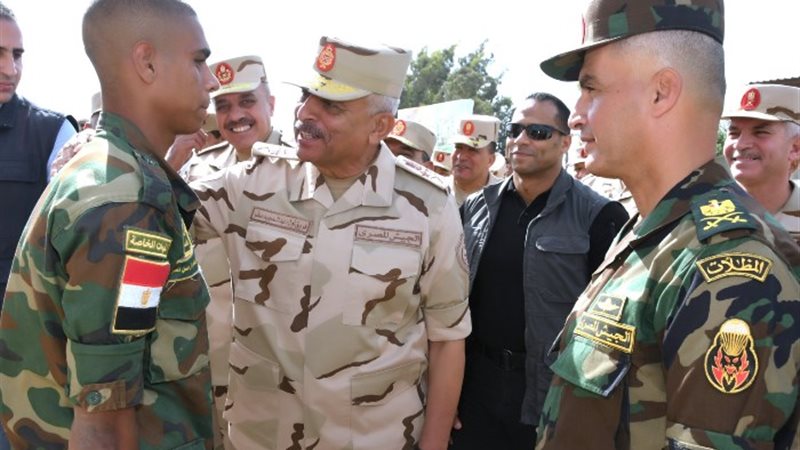 الفريق أول عبد المجيد صقر القائد العام للقوات المسلحة وزير 