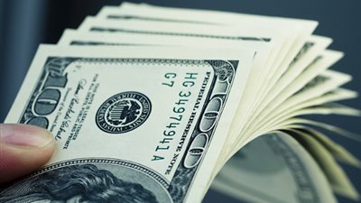 سعر الدولار مقابل الجنيه اليوم يخرج عن السيطرة في بنوك مصر