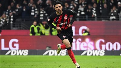 بصناعة مرموش، فرانكفورت ينتصر على ريجاس بالدوري الأوروبي (فيديو)