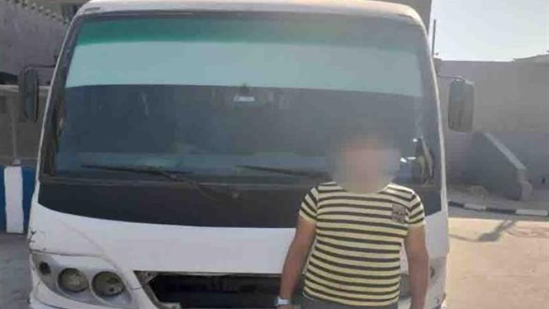 السائق برفقة السيارة المستخدمة فى الحادث