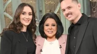زوجة محمد محمود عبدالعزيز: أخذني عند قبر والده وطلب منه رضاه
