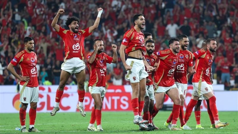 لاعبو الأهلي