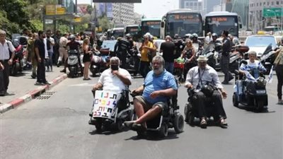 المعاقون الإسرائيليون يهاجمون حكومة نتنياهو بسبب تخفيض ميزانيتهم