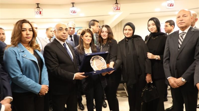 تكريم صاحب فكرة أول مركز نموذجي لتقديم الخدمات الحكومية