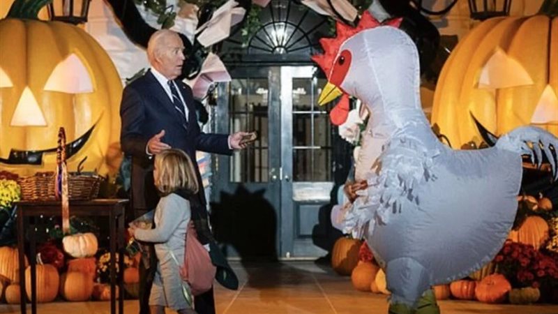 جو بايدن خلال حفل الهالوين بالبيت الأبيض