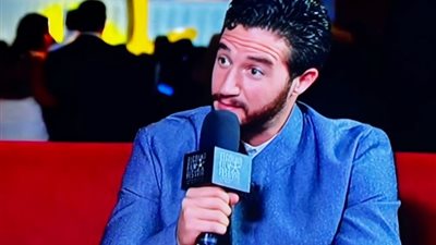 أحمد مالك متأثرًا بمطعم الحبايب في حفل خاتم مهرجان الجونة