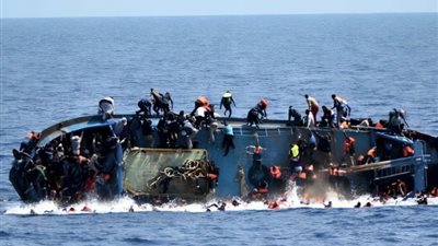 مصرع 3 وإنقاذ 6 آخرين، غرق باخرة تجارية قرب السواحل الليبية