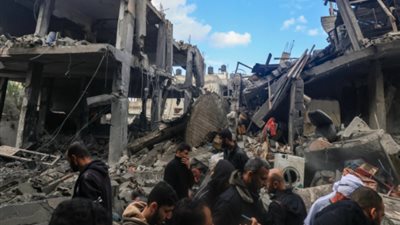 إعلام فلسطيني: 5 شهداء في قصف إسرائيلي استهدف عدة منازل بمخيم النصيرات