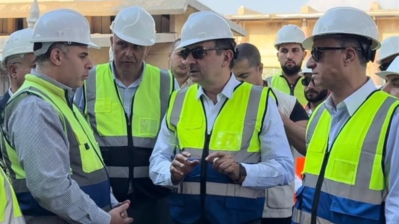 وزير قطاع الأعمال خلال زيارة شركة الدلتا للأسمدة