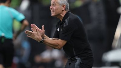 كولر يدفع بنجم جديد في تشكيل الأهلي أمام زد